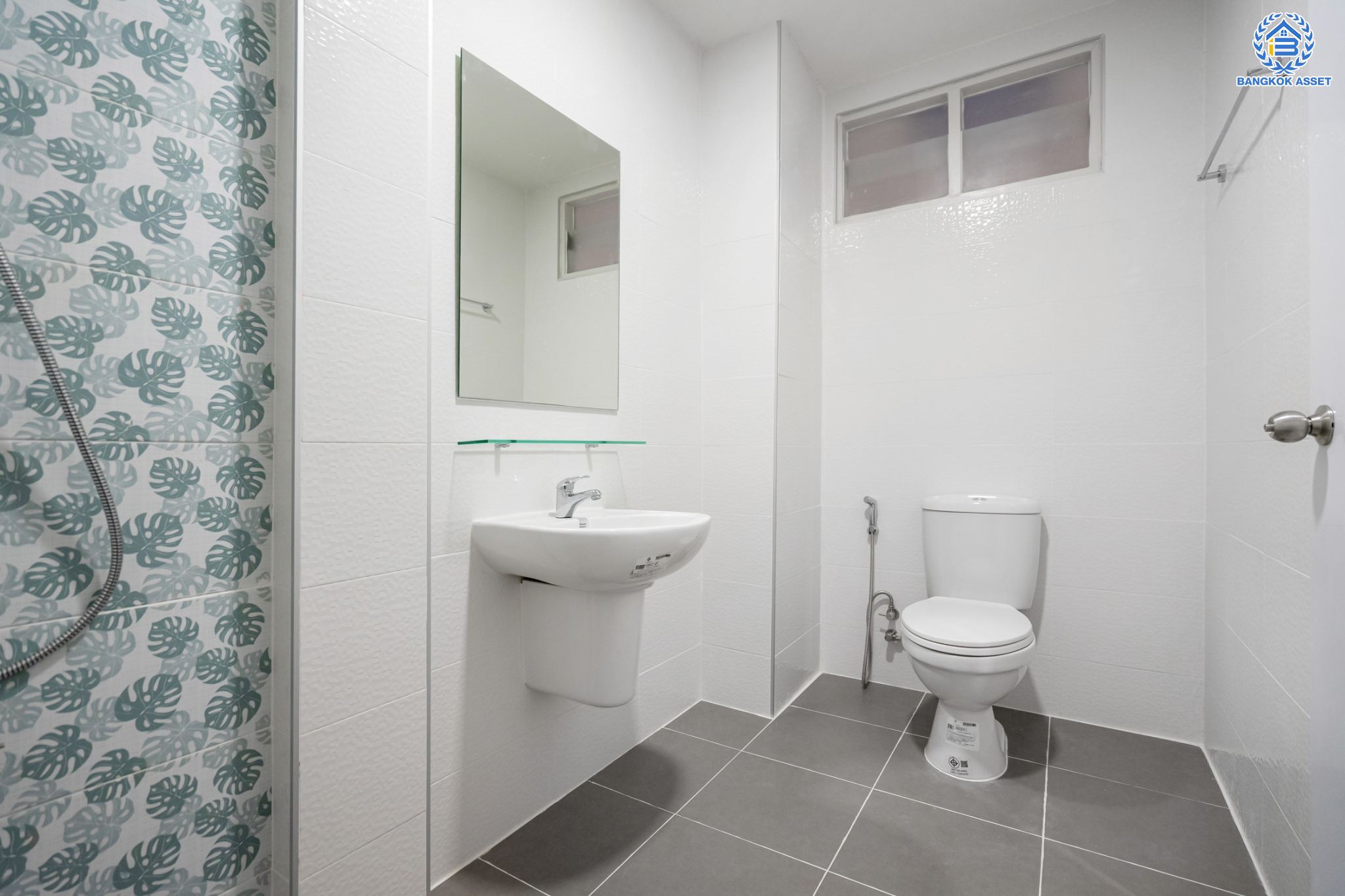 บ้านมือสองตกแต่งใหม่ ม.ศรีบัณฑิต5 บางกรวย ทาวน์เฮ้าส์ 3 ชั้นหลังใหญ่ เนื้อที่ 18 ตร.ว. ทำเลโซนเมือง ฟังก์ชัน 4 ห้องนอน 3 ห้องน้ำ 1 ที่จอดรถ ตอบโจทย์ทุกการเข้าอยู่ พร้อมรองรับครอบครัวขยาย อยู่บนทำเลเชื่อมต่อหลายเส้นทาง ใกล้จุดขึ้นทางด่วน "ศรีรัช" และรถไฟฟ้าสายสีน้ำเงิน "สถานีบางอ้อ"